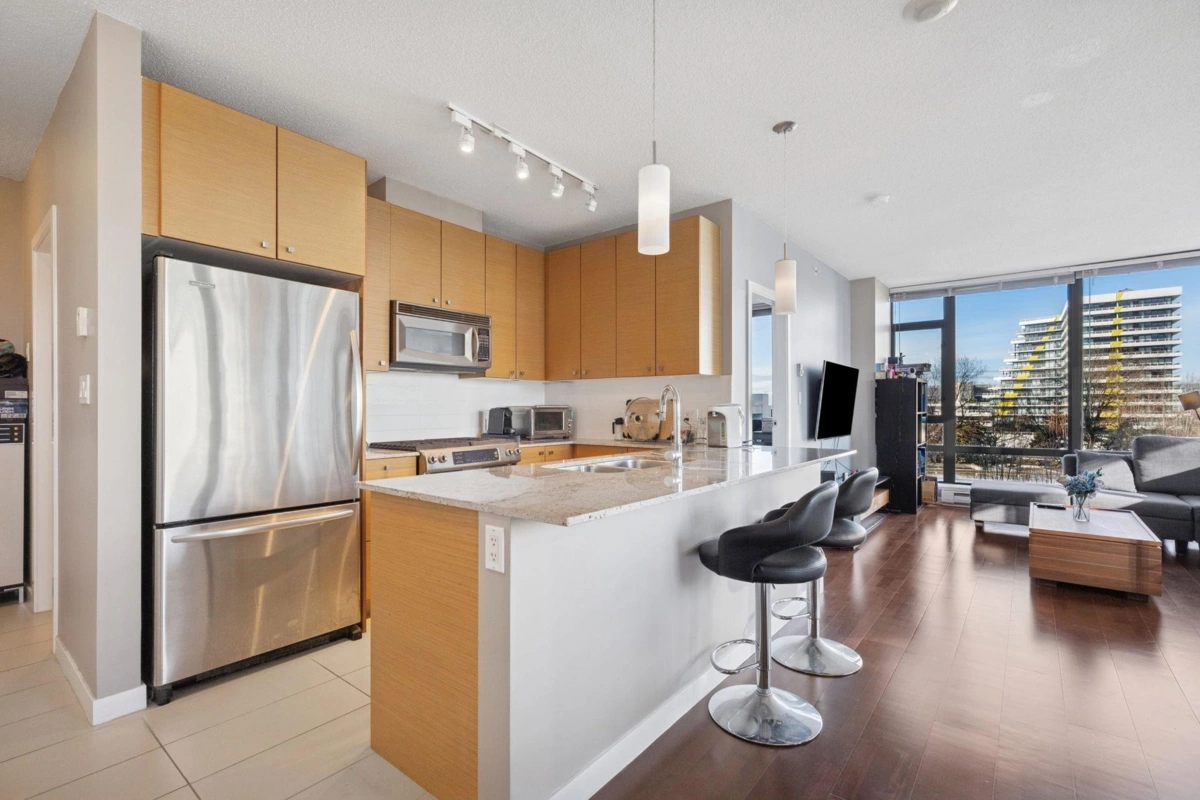 Walk-In Closet Photo of 808 6888 Alderbridge Way, Richmond, BC