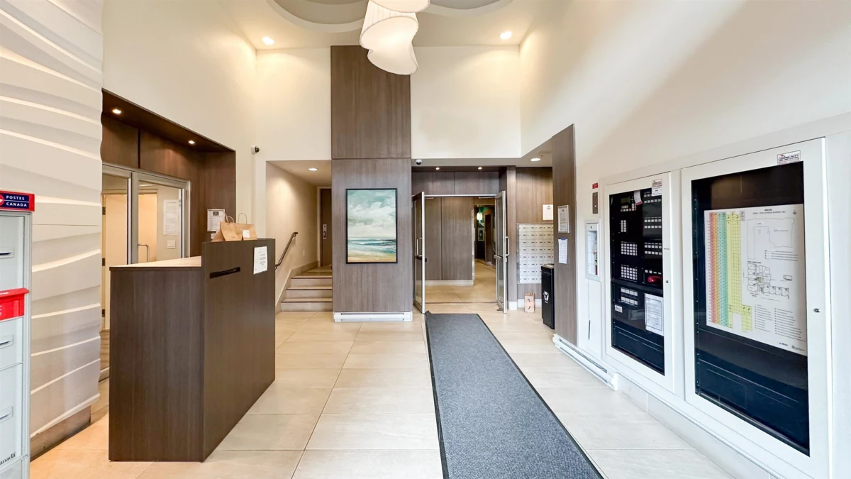 Entry Foyer Photo of 705 13303 Central Avenue, Surrey, BC