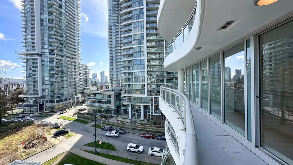 Office / Den Photo of 705 13303 Central Avenue, Surrey, BC