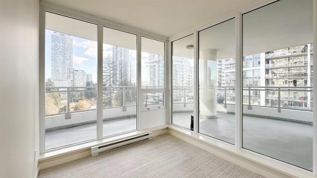 Primary Bathroom Photo of 705 13303 Central Avenue, Surrey, BC