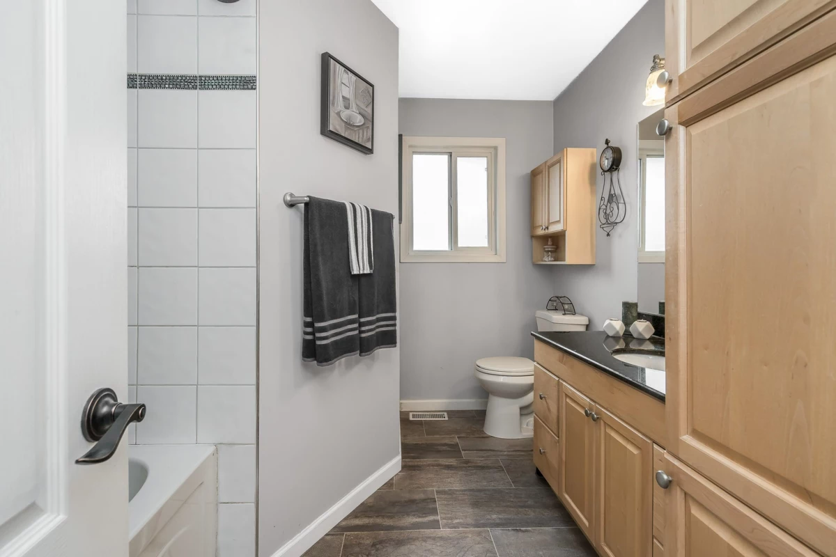 Guest Bathroom Photo of 35104 Spencer Street, Abbotsford, BC