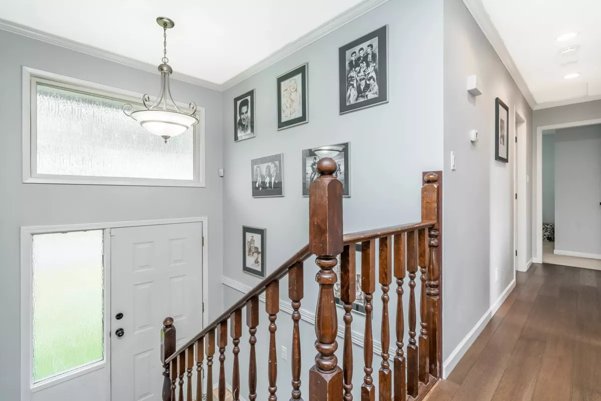 Kitchen Island Photo of 35104 Spencer Street, Abbotsford, BC