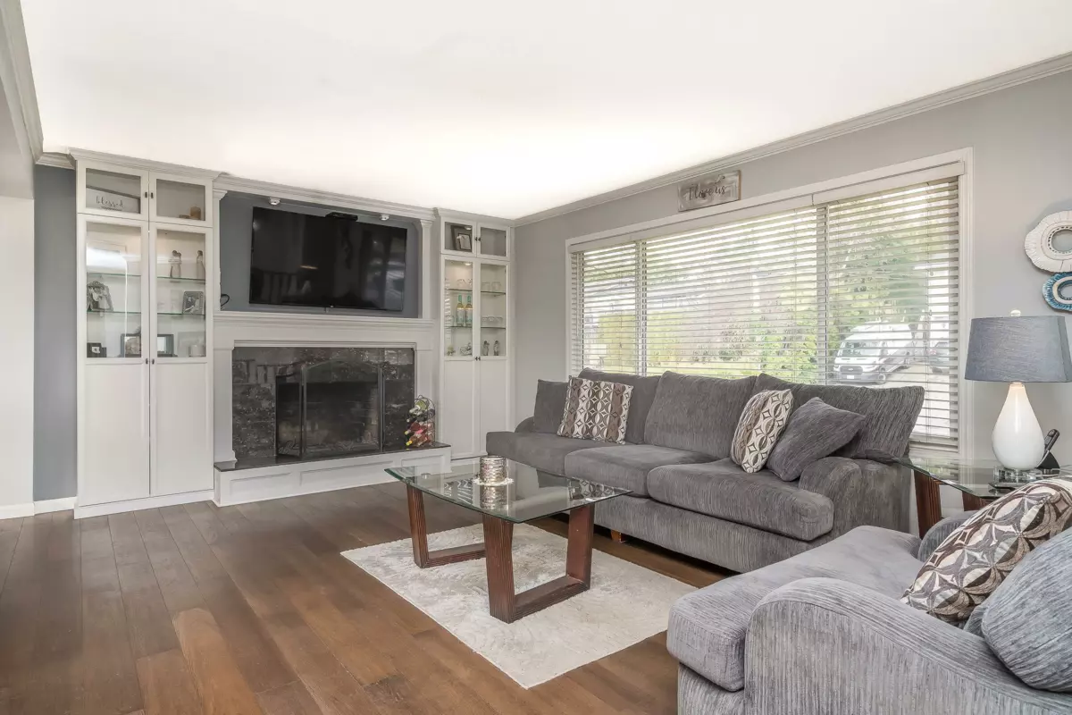 Living Room Photo of 35104 Spencer Street, Abbotsford, BC