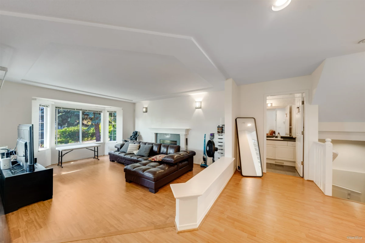 Kitchen Photo of 136 1685 Pinetree Way, Coquitlam, BC