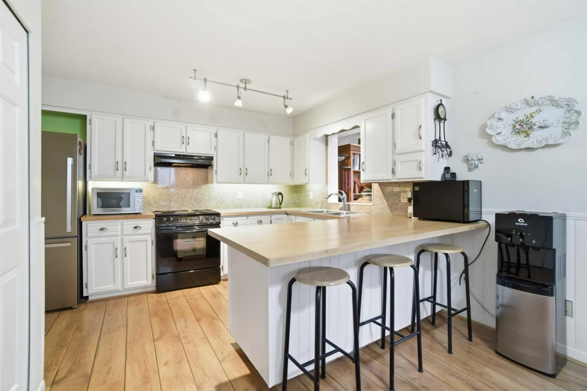 Breakfast Nook Photo of 3580 Broadway Street, Richmond, BC