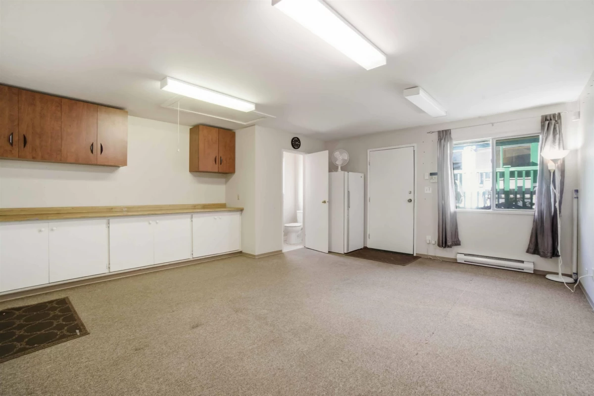 Garden / Landscaping Photo of 3580 Broadway Street, Richmond, BC