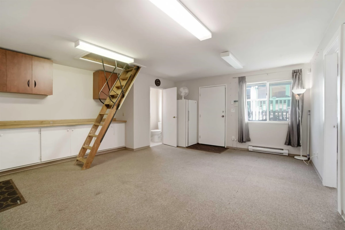 Hot Tub / Spa Photo of 3580 Broadway Street, Richmond, BC