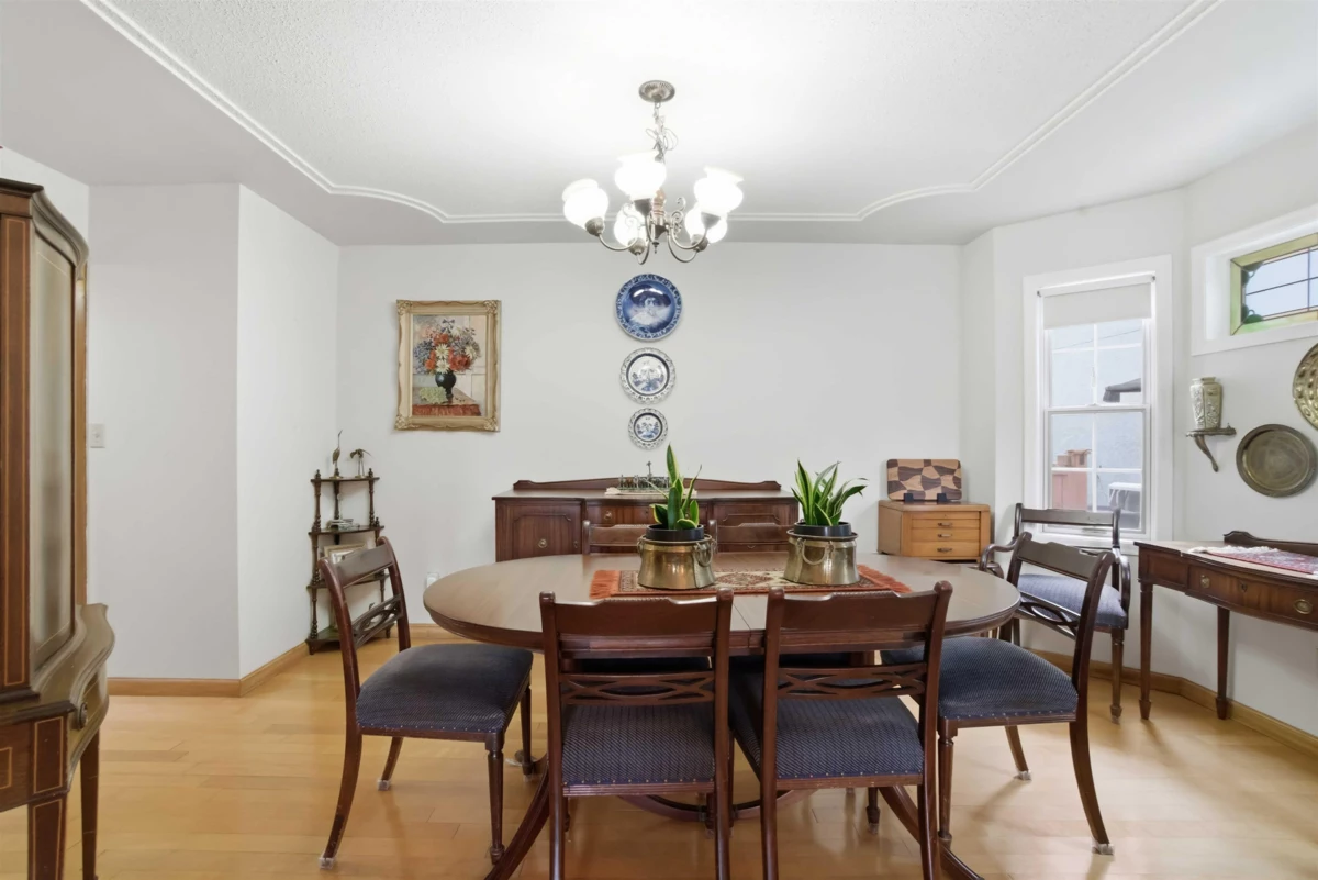 Kitchen Island Photo of 3580 Broadway Street, Richmond, BC