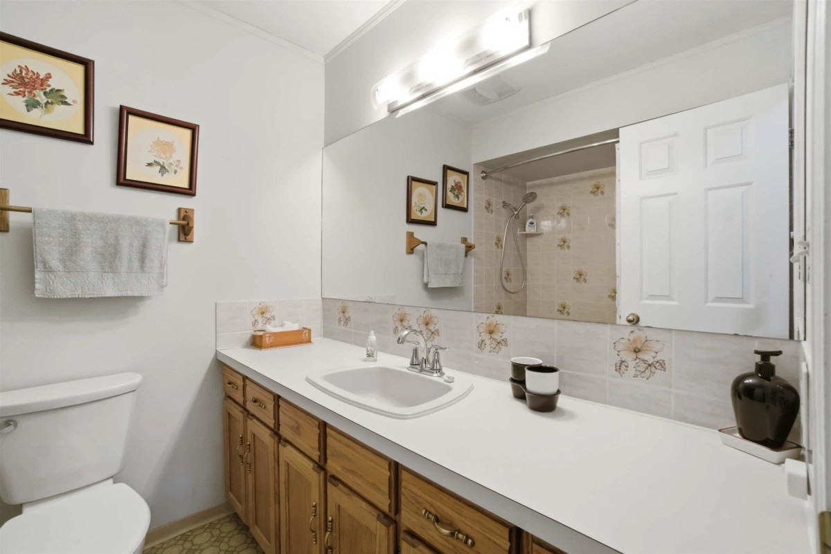 Laundry Room Photo of 3580 Broadway Street, Richmond, BC