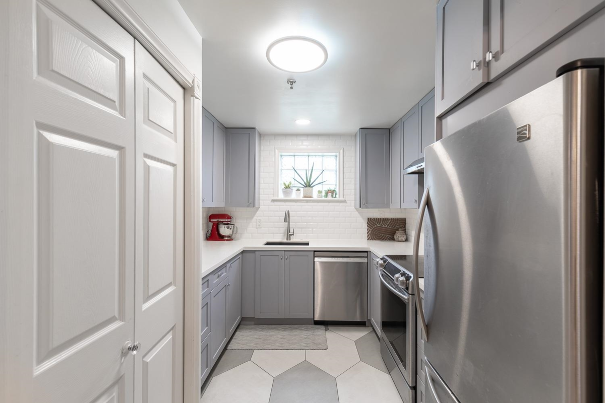 Bedroom 4 Photo of 1 451 E Pender Street, Vancouver, BC