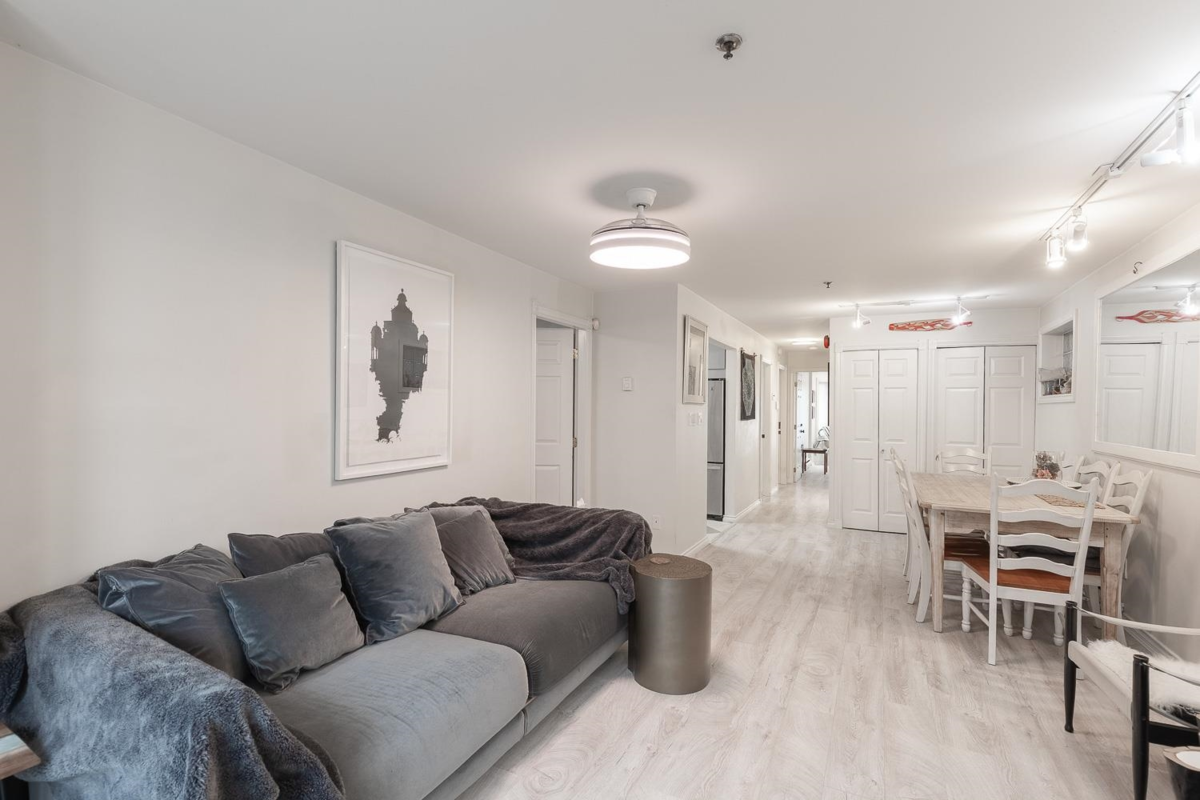 Breakfast Nook Photo of 1 451 E Pender Street, Vancouver, BC