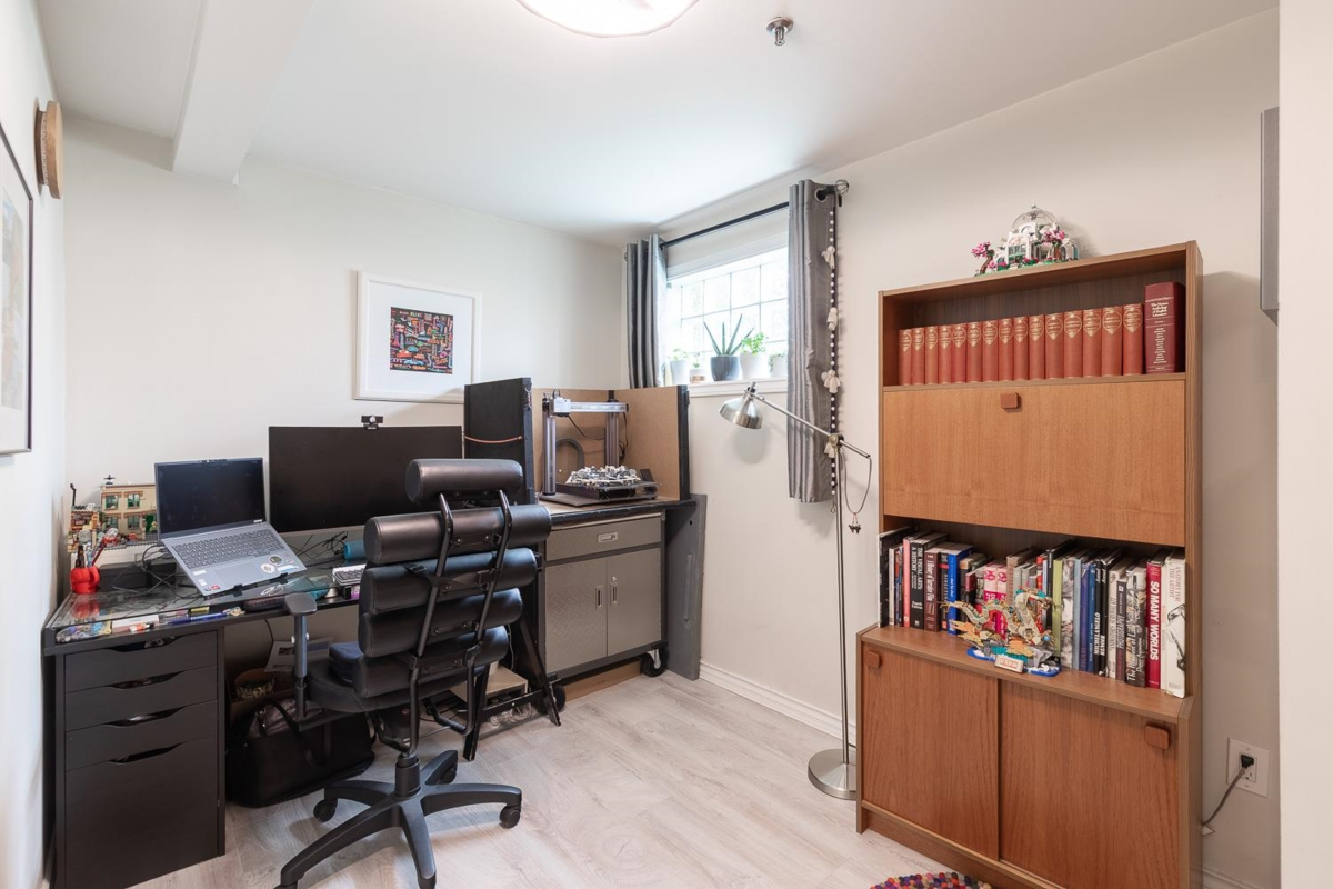 Office / Den Photo of 1 451 E Pender Street, Vancouver, BC