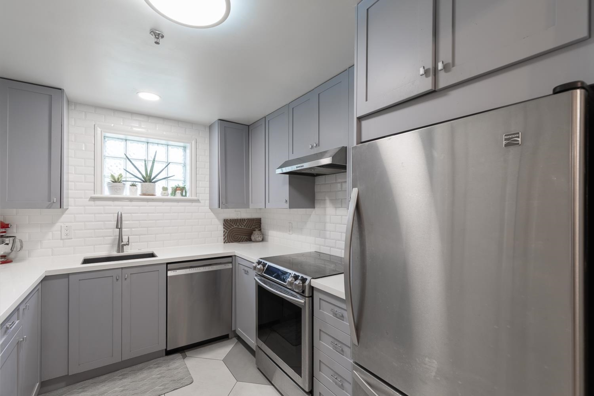 Powder Room Photo of 1 451 E Pender Street, Vancouver, BC