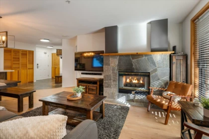 204 4821 Spearhead Drive, Whistler, BC, Whistler — Apartment/Condo for sale