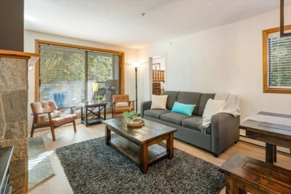 204 4821 Spearhead Drive, Whistler, BC, Whistler — Apartment/Condo for sale