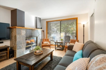 204 4821 Spearhead Drive, Whistler, BC, Whistler — Apartment/Condo for sale