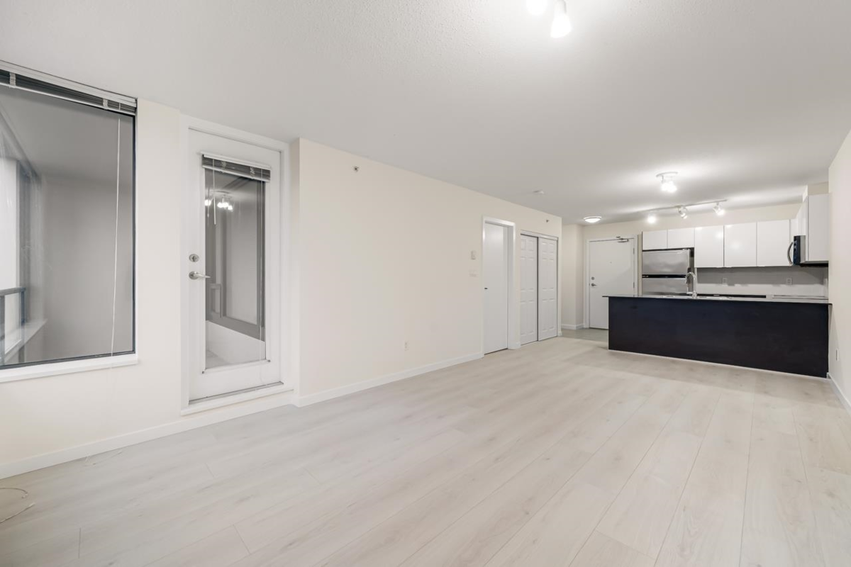 Kitchen Photo of 1105 4178 Dawson Street, Burnaby, BC