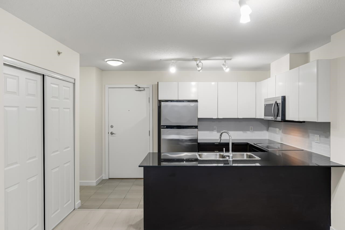 Primary Bathroom Photo of 1105 4178 Dawson Street, Burnaby, BC