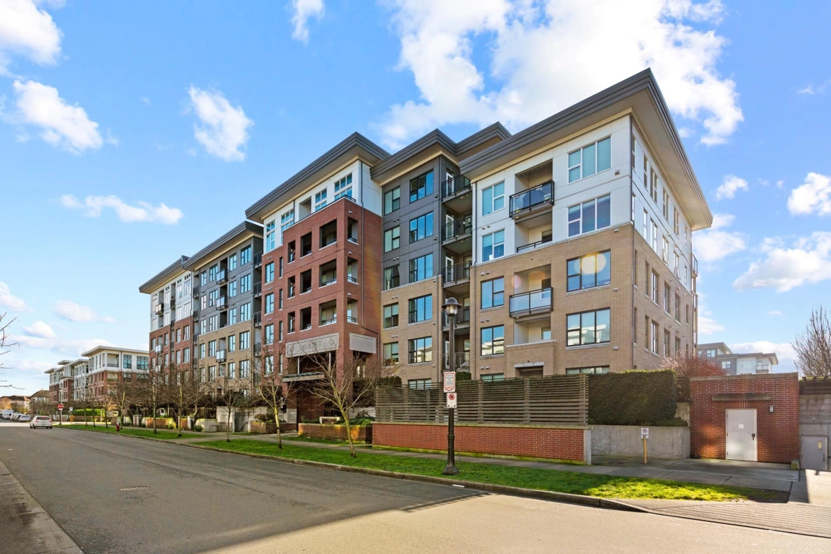 Living Room Photo of 215 9388 Tomicki Avenue, Richmond, BC