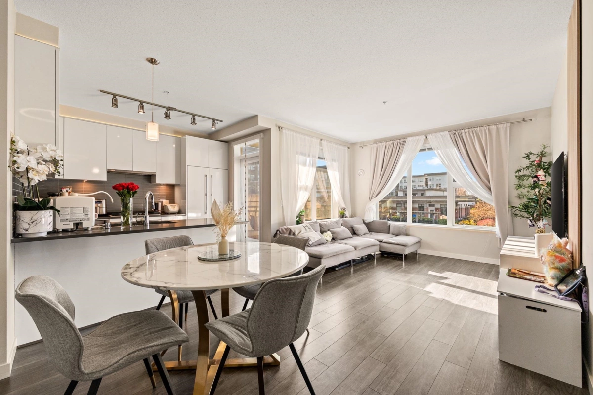 Primary Bathroom Photo of 215 9388 Tomicki Avenue, Richmond, BC