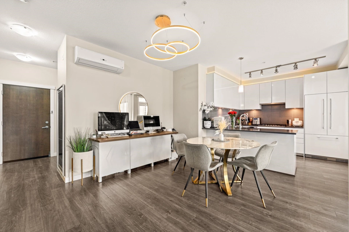 Walk-In Closet Photo of 215 9388 Tomicki Avenue, Richmond, BC