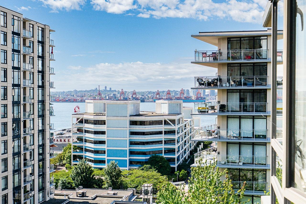 Hallway Photo of 1002 170 W 1st Street, North Vancouver, BC