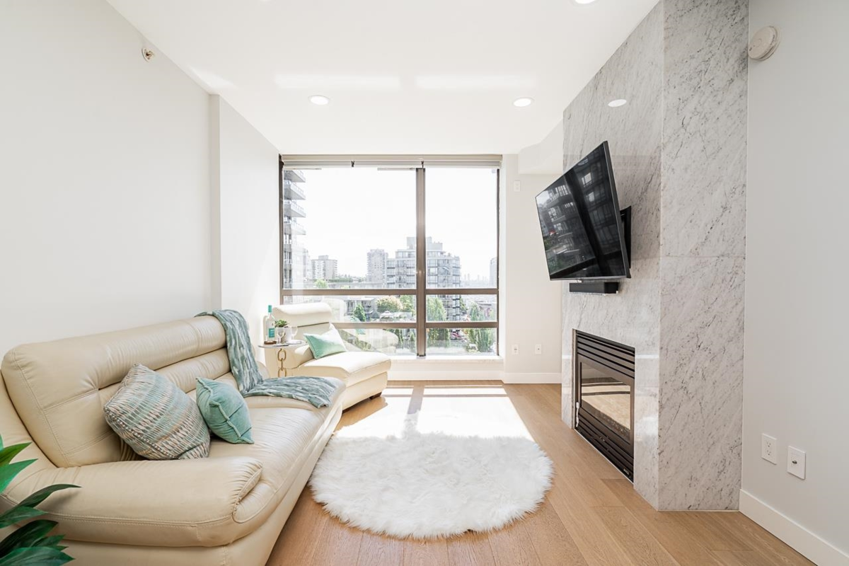 Walk-In Closet Photo of 1002 170 W 1st Street, North Vancouver, BC