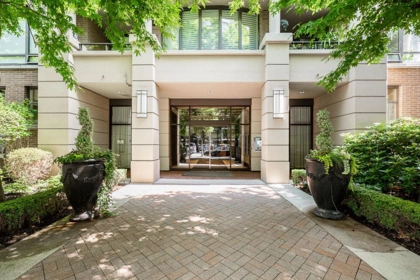1002 170 W 1st Street, North Vancouver, BC