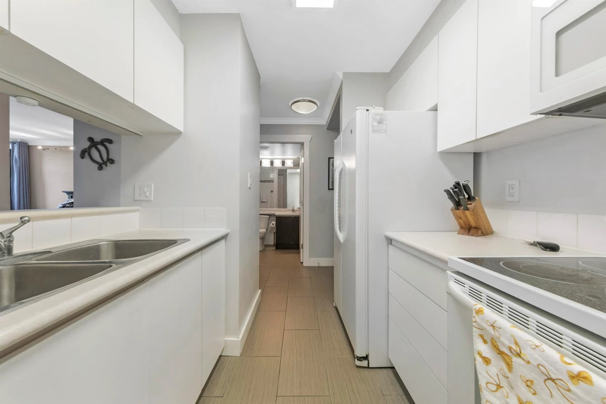 Kitchen Photo of 702 720 Carnarvon Street, New Westminster, BC
