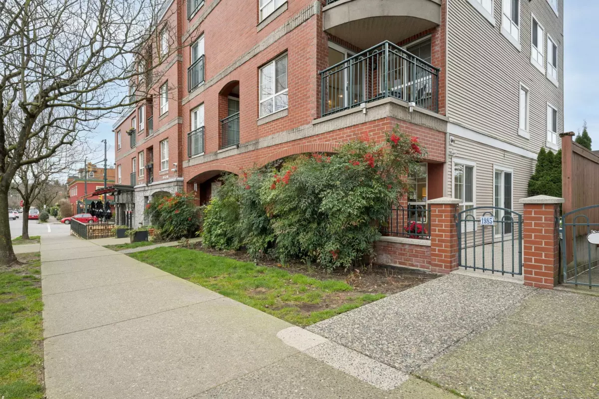 Outdoor Kitchen Photo of 1985 Dunbar Street, Vancouver, BC
