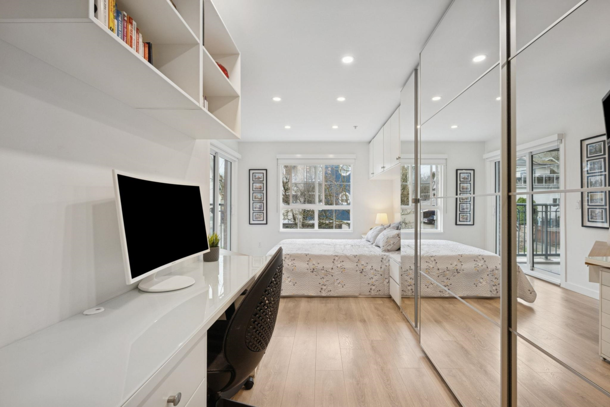 Powder Room Photo of 1985 Dunbar Street, Vancouver, BC