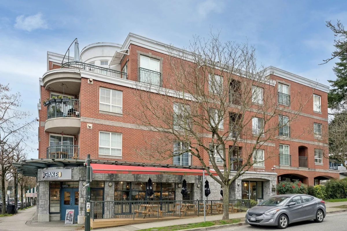 Swimming Pool Photo of 1985 Dunbar Street, Vancouver, BC