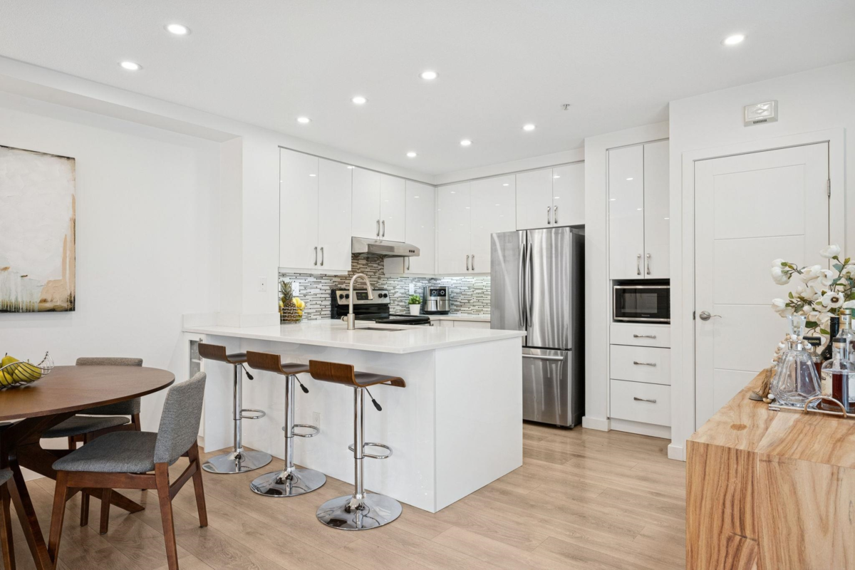 Walk-In Closet Photo of 1985 Dunbar Street, Vancouver, BC