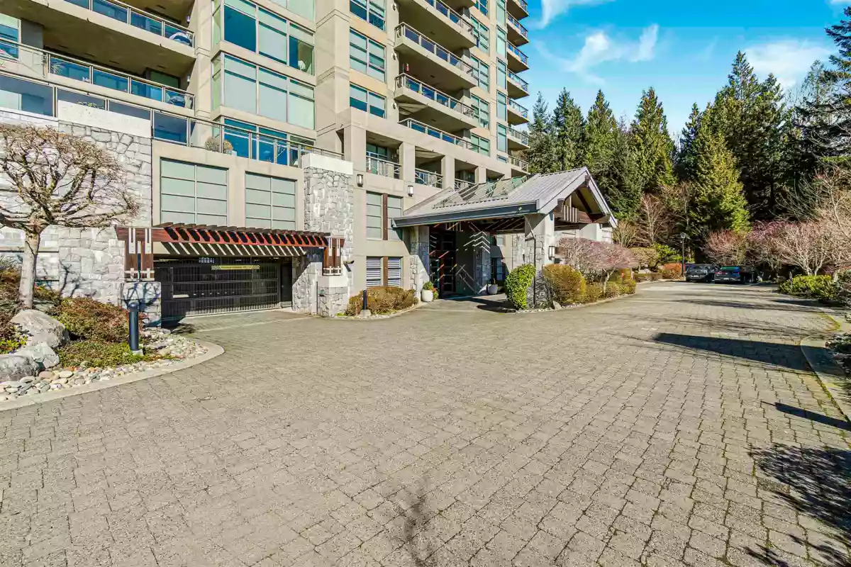 Aerial View of 1001 3315 Cypress Place, West Vancouver, BC