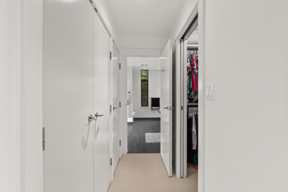 Laundry Room Photo of 1001 3315 Cypress Place, West Vancouver, BC