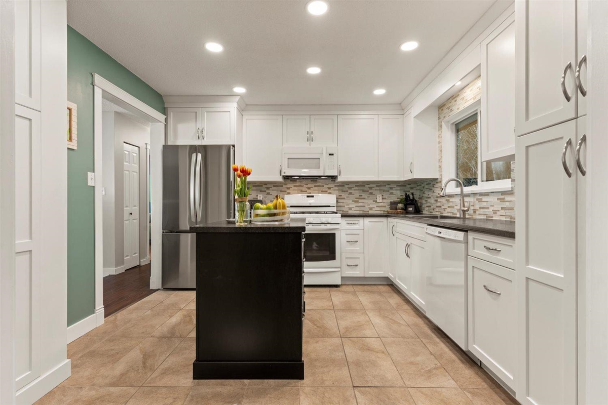 Breakfast Nook Photo of 2419 Cameron Crescent, Abbotsford, BC