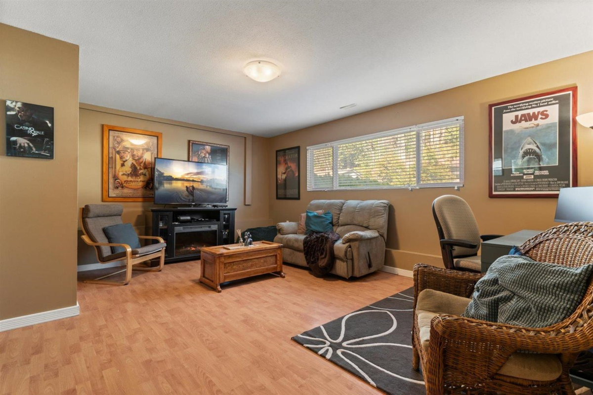 Entry Foyer Photo of 2419 Cameron Crescent, Abbotsford, BC