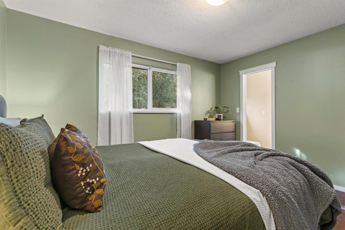 Guest Bathroom Photo of 2419 Cameron Crescent, Abbotsford, BC