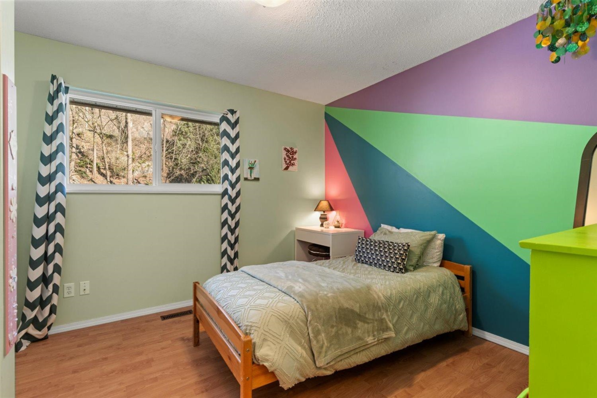 Powder Room Photo of 2419 Cameron Crescent, Abbotsford, BC