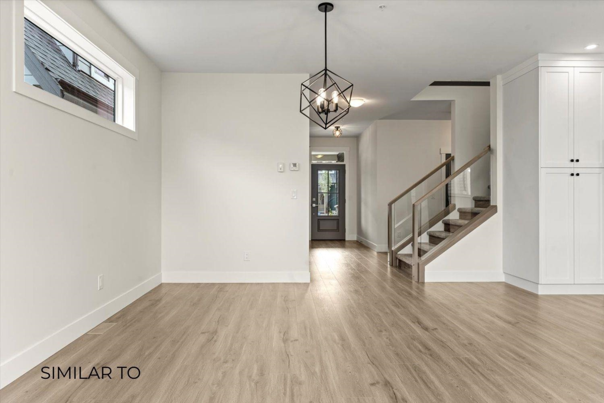Primary Bathroom Photo of 102 46211 Promontory Road, Chilliwack, BC