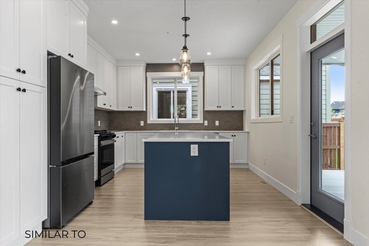 Walk-In Closet Photo of 102 46211 Promontory Road, Chilliwack, BC