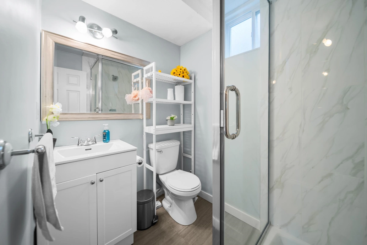 Hallway Photo of 2914 Glenshiel Drive, Abbotsford, BC