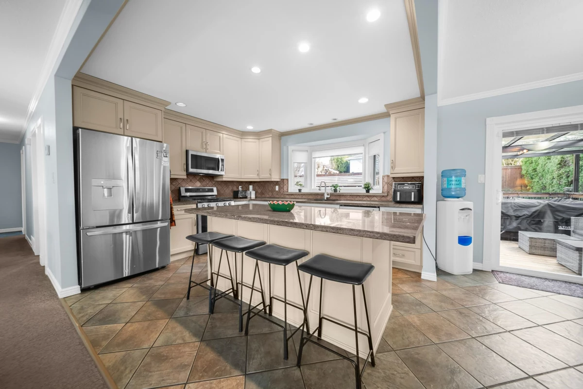 Kitchen Island Photo of 2914 Glenshiel Drive, Abbotsford, BC