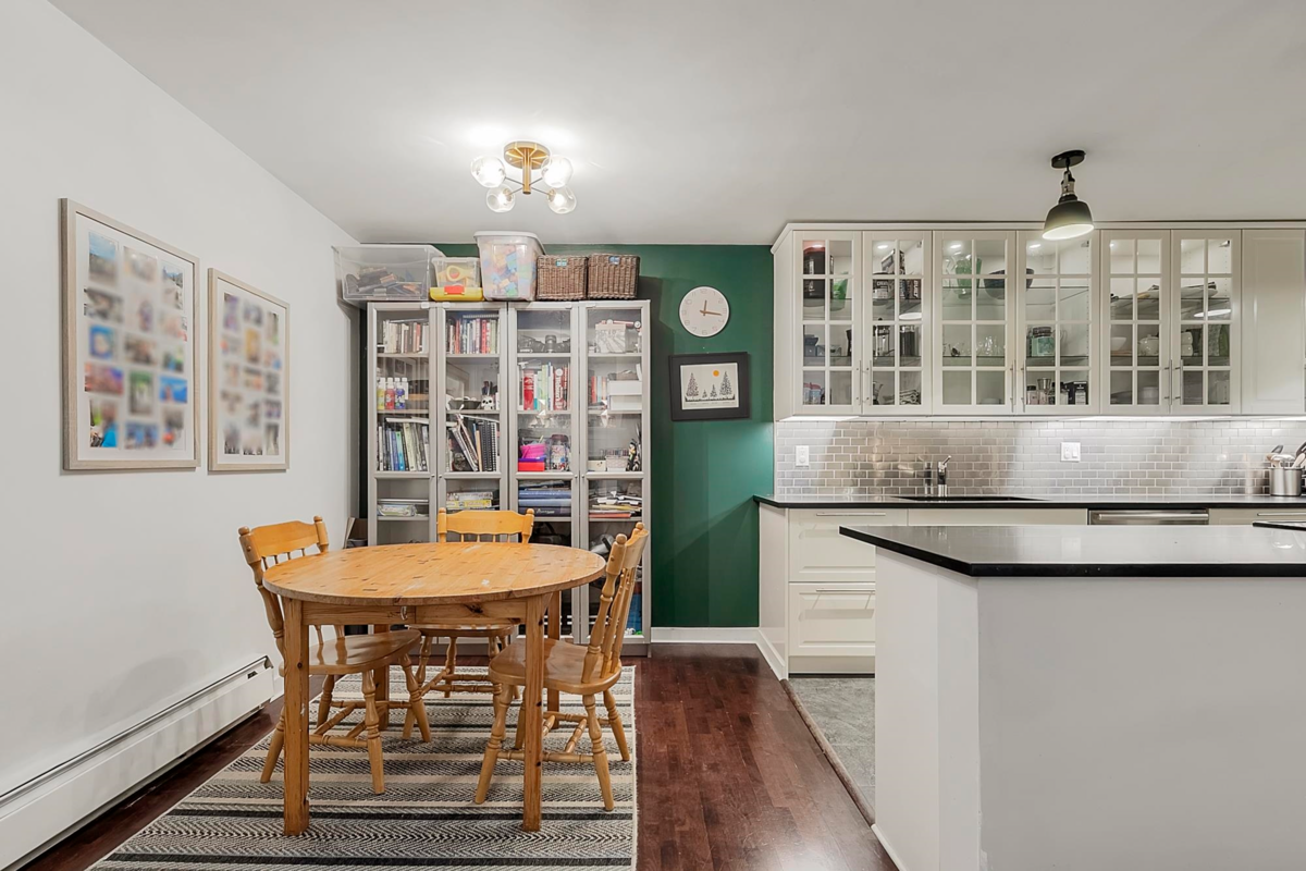 Dining Area Photo of 326 9101 Horne Street, Burnaby, BC