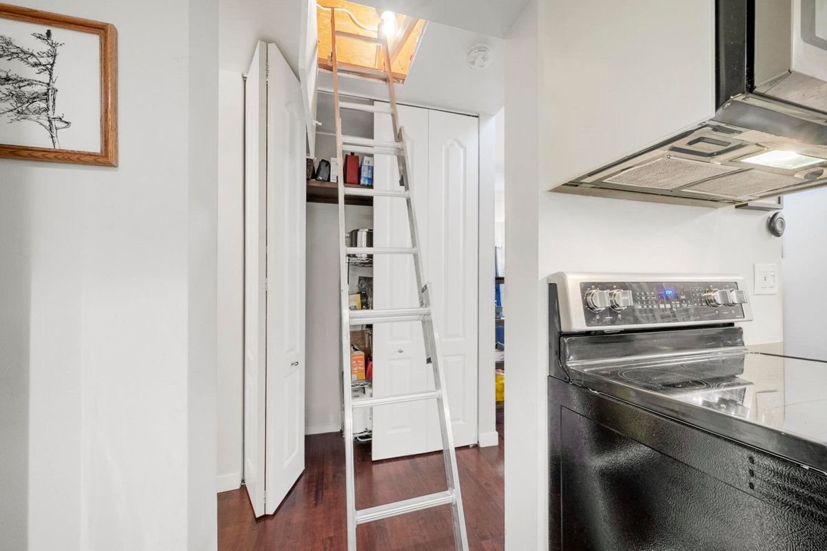 Guest Bathroom Photo of 326 9101 Horne Street, Burnaby, BC