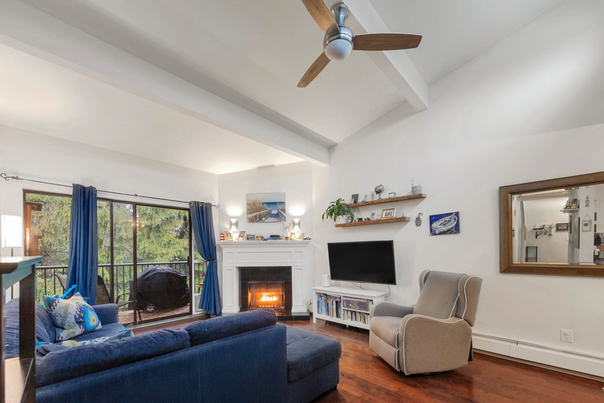 Kitchen Island Photo of 326 9101 Horne Street, Burnaby, BC