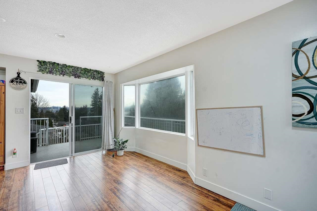 Breakfast Nook Photo of 11455 139a Street, Surrey, BC