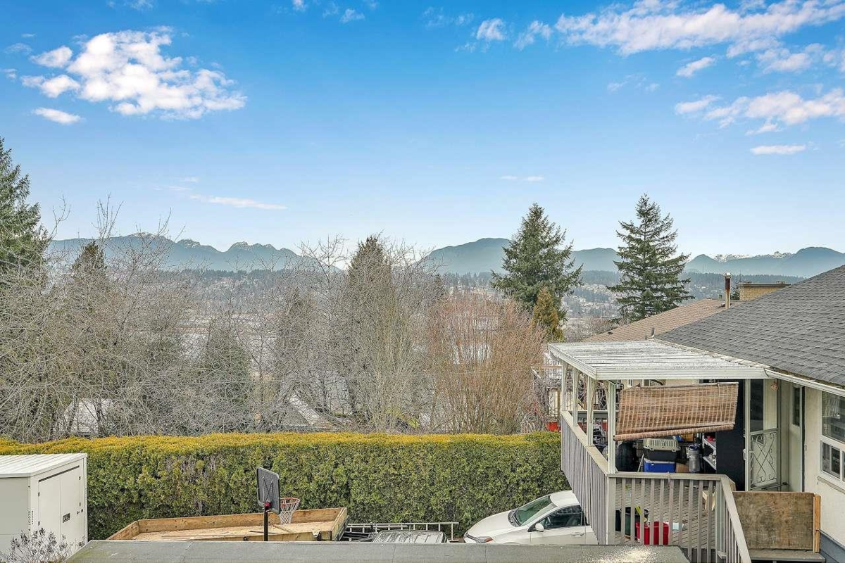 Front Yard Photo of 11455 139a Street, Surrey, BC