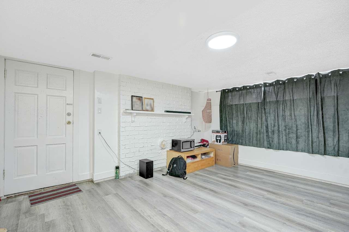 Guest Bathroom Photo of 11455 139a Street, Surrey, BC