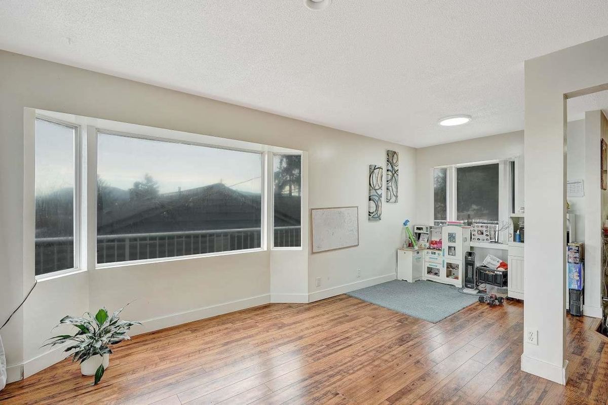 Kitchen Island Photo of 11455 139a Street, Surrey, BC